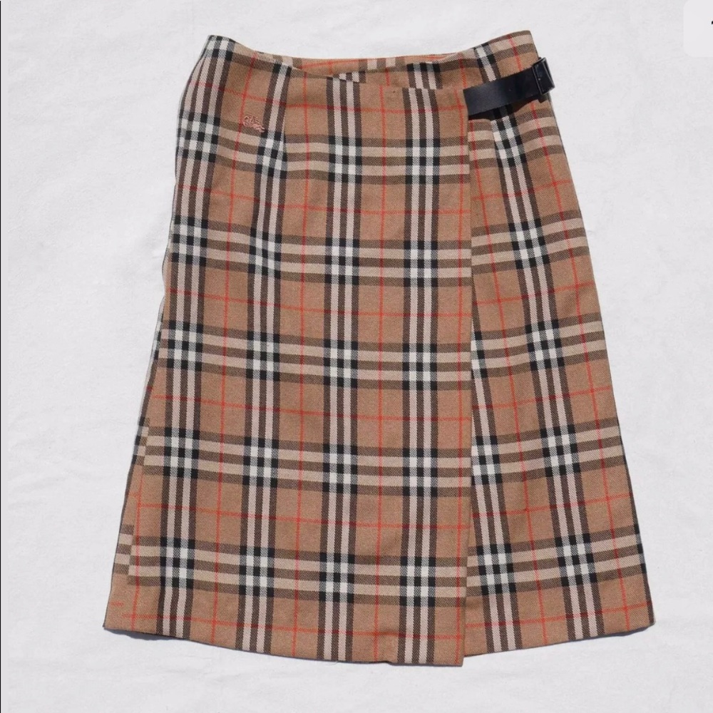 Burberry vintage plaid skirt!